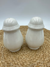 Load image into Gallery viewer, Villeroy and Boch Salt and Pepper Shaker
