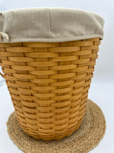 Load image into Gallery viewer, Longaberger Basket
