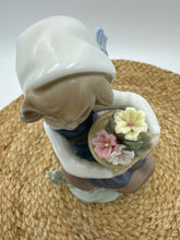 Load image into Gallery viewer, Lladro Figurine
