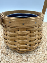 Load image into Gallery viewer, Longaberger Basket
