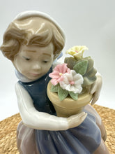 Load image into Gallery viewer, Lladro Figurine
