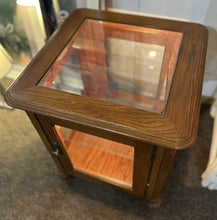 Load image into Gallery viewer, Oak End Table
